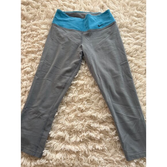 Nike Ladies Dri-Fit Activewear Bundle: Blue Waist Capri & 2 Pro Shorts Run XS - Picture 3 of 16